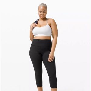 Wunder Under High-Rise Crop 23" 
Full-On Luxtreme